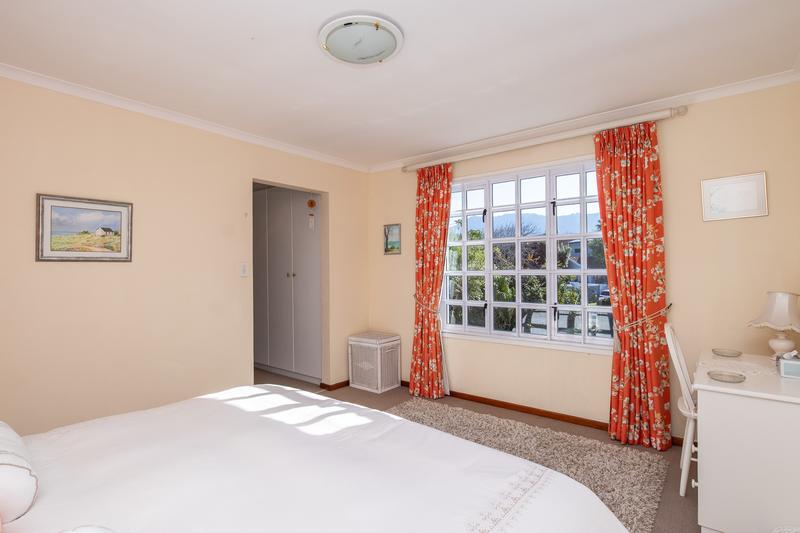 4 Bedroom Property for Sale in Constantia Western Cape